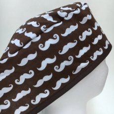 OK muts moustache chocolat - maat L